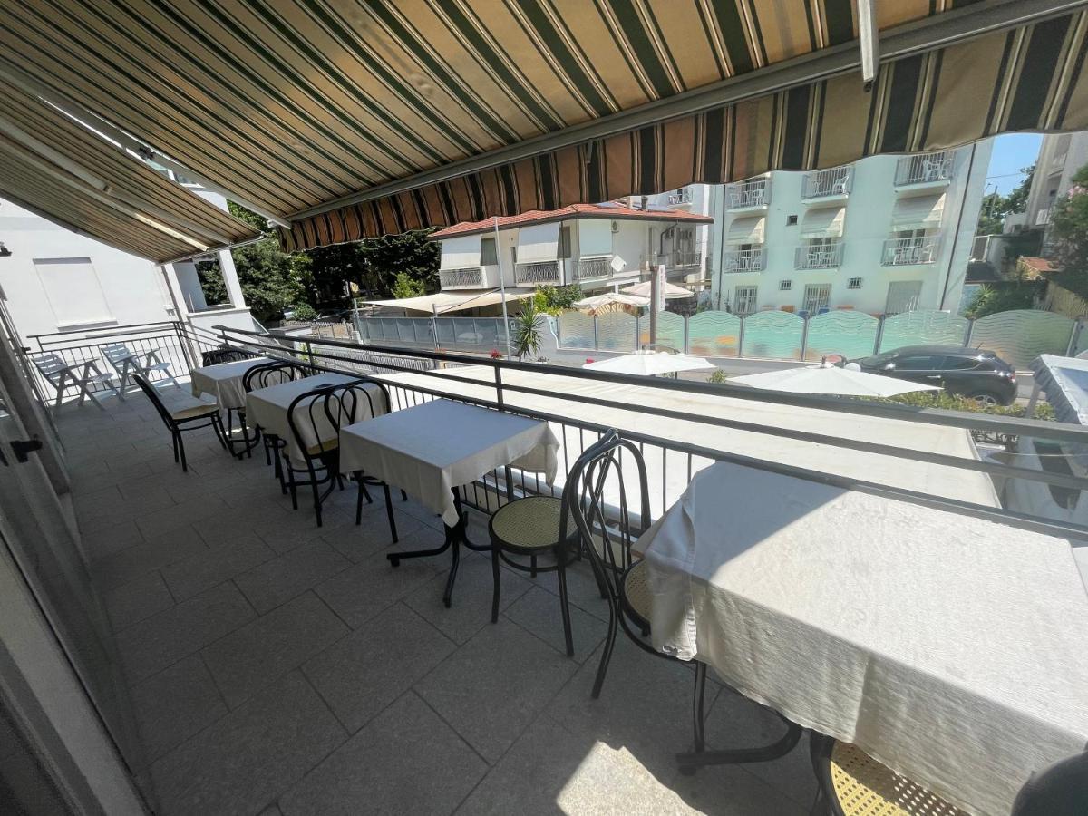 Hotel Moroni Rimini Extérieur photo