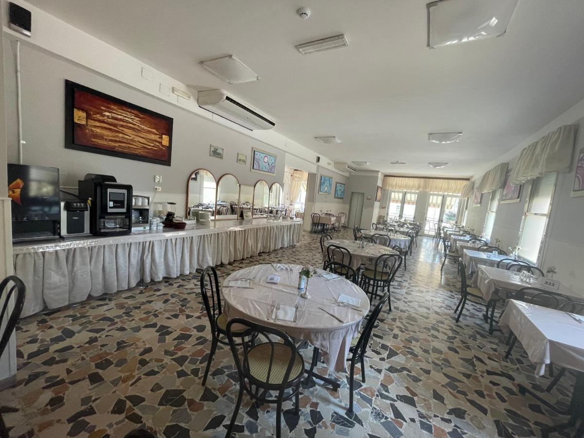 Hotel Moroni Rimini Extérieur photo