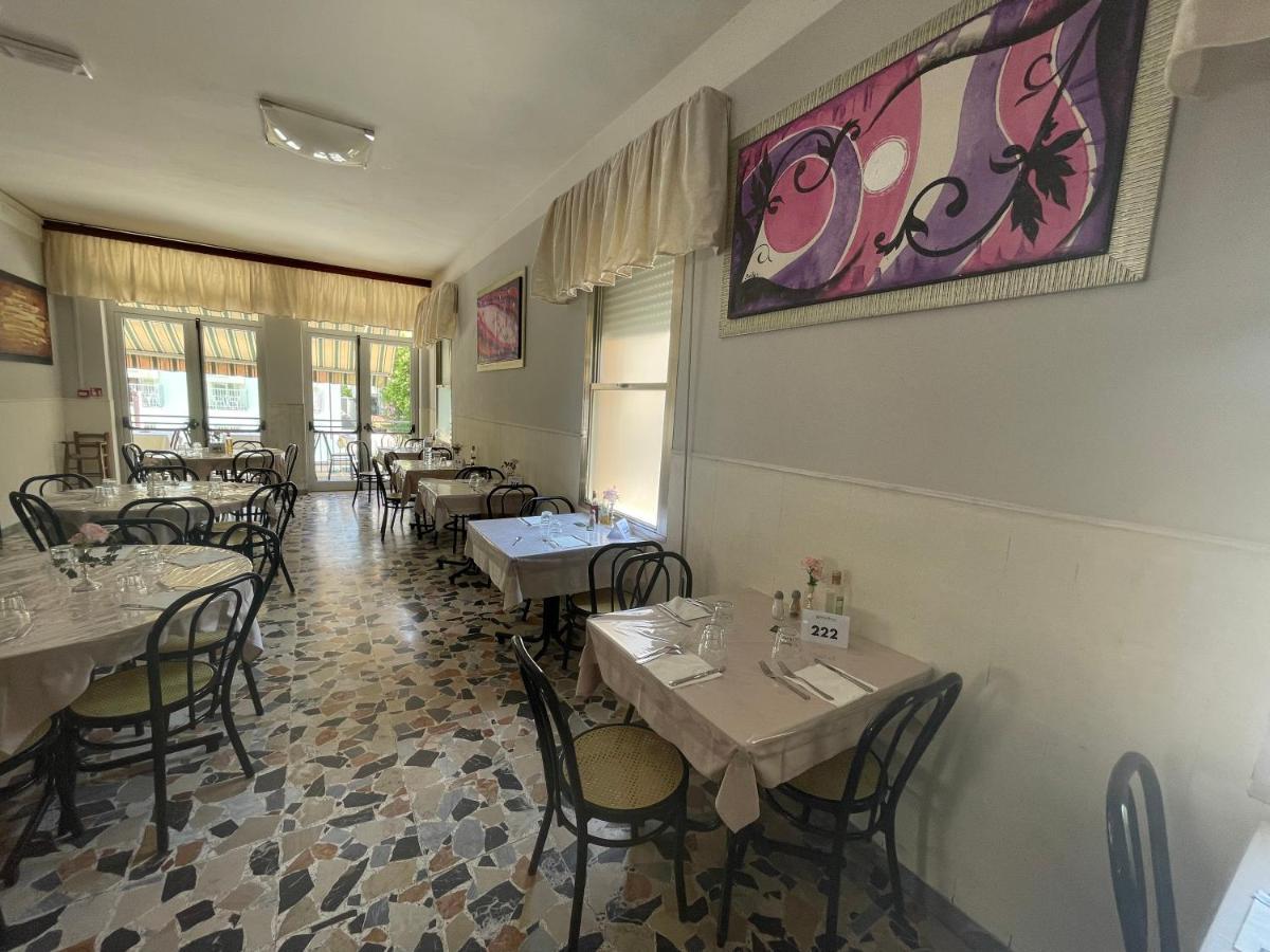 Hotel Moroni Rimini Extérieur photo