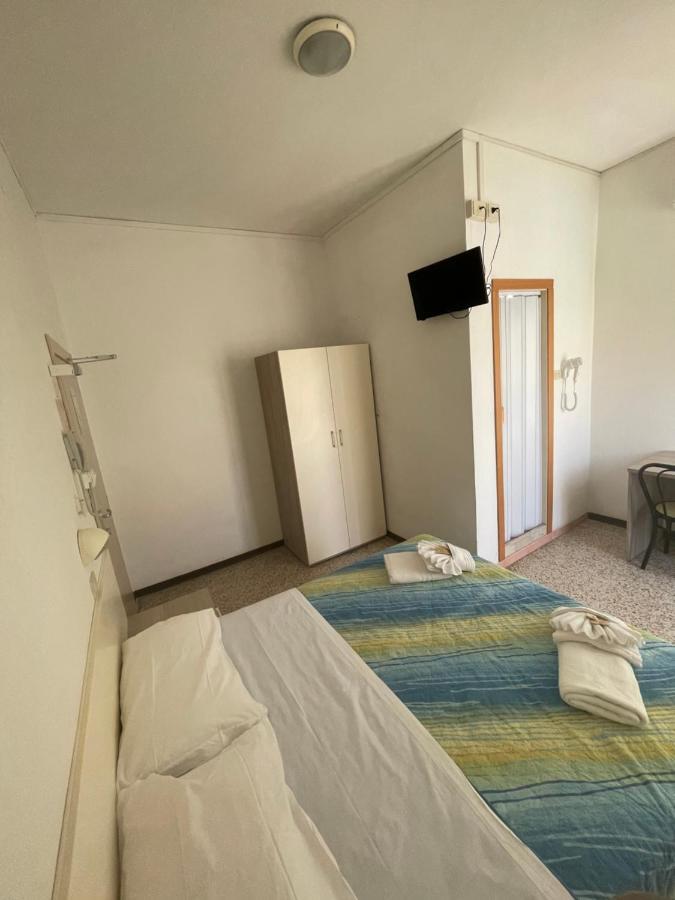 Hotel Moroni Rimini Extérieur photo