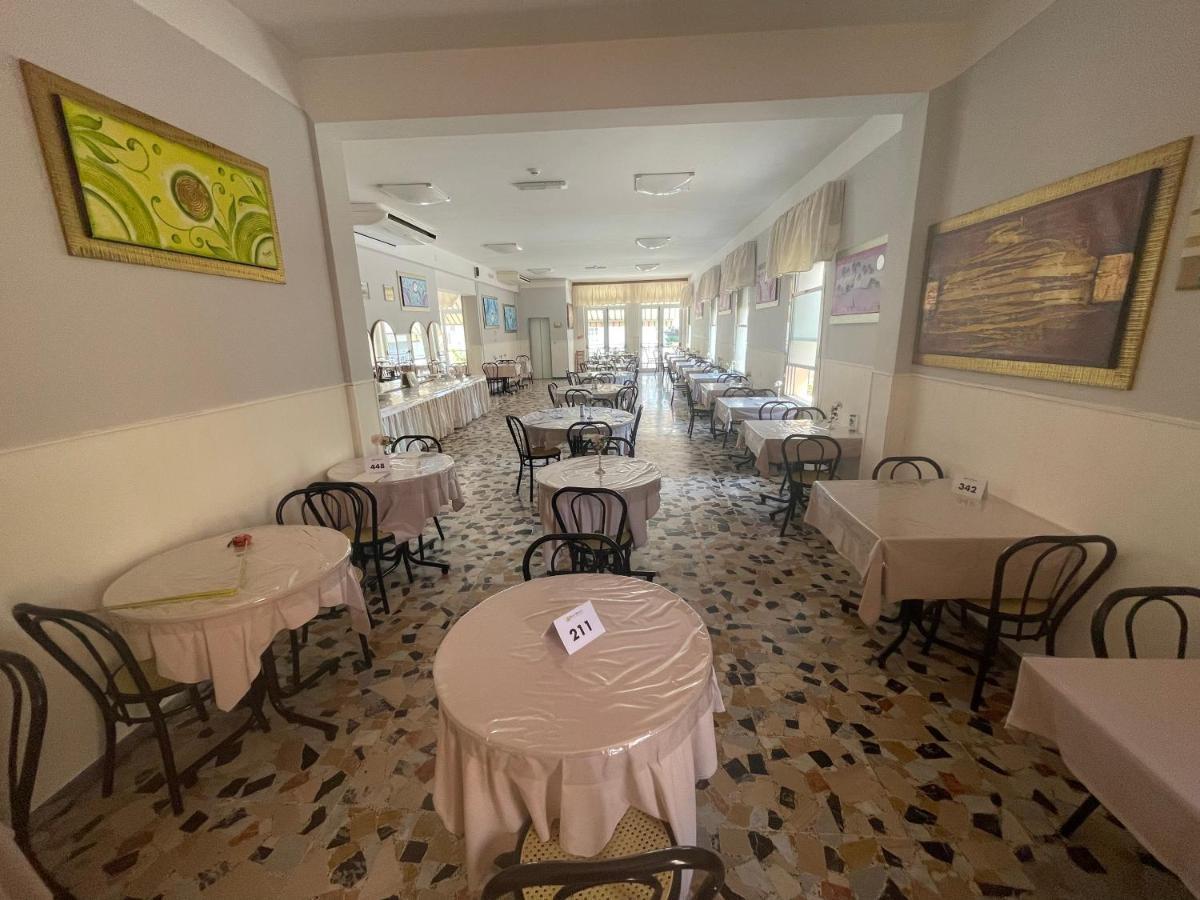 Hotel Moroni Rimini Extérieur photo