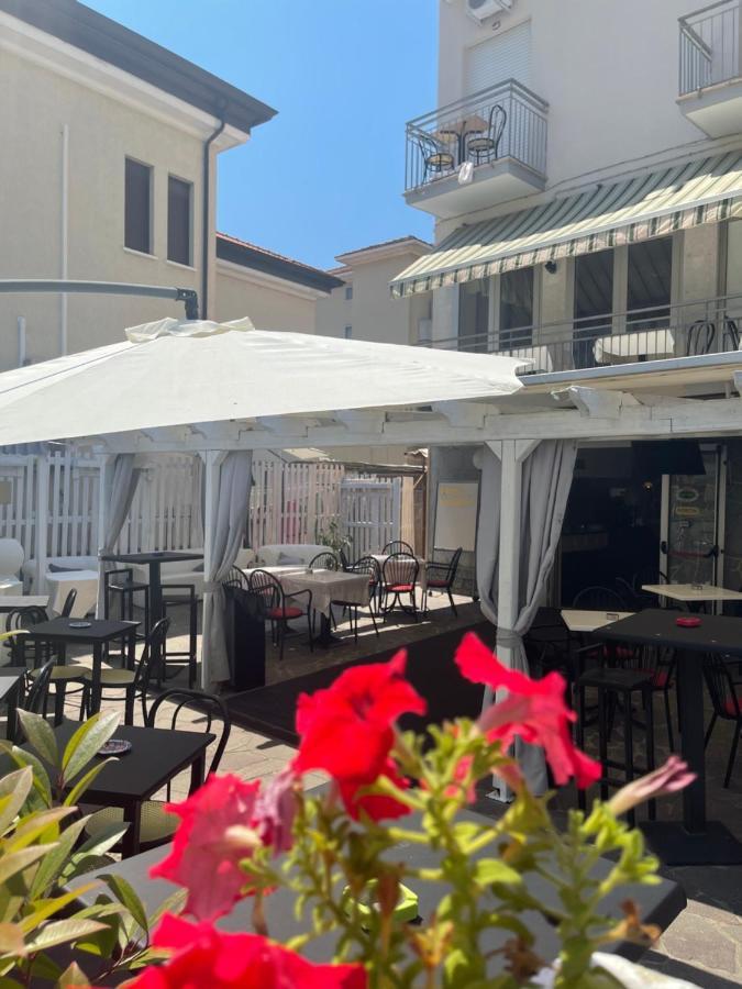 Hotel Moroni Rimini Extérieur photo