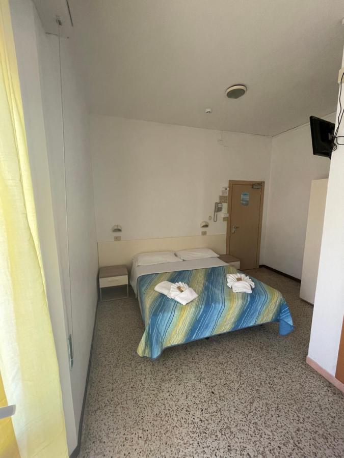 Hotel Moroni Rimini Extérieur photo