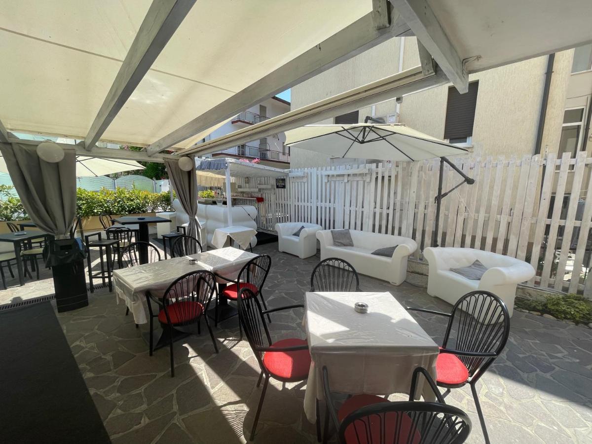 Hotel Moroni Rimini Extérieur photo
