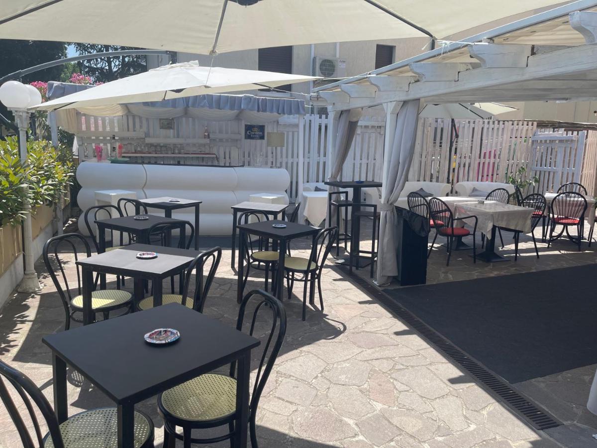 Hotel Moroni Rimini Extérieur photo